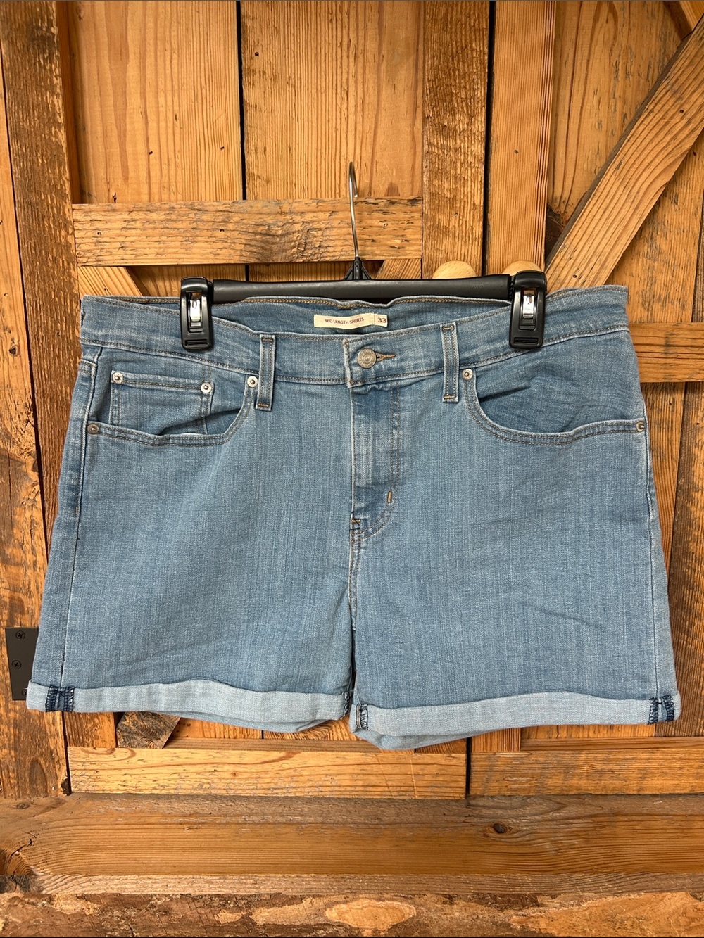 Levi's Blue Denim Mid-Length Blue Mid-Rise 5-Pocket Jean Shorts-Women's SZ-33